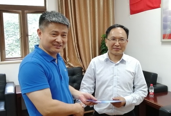 1568209226492085161.jpg 李林书记慰问安法学院陈龙老师.jpg