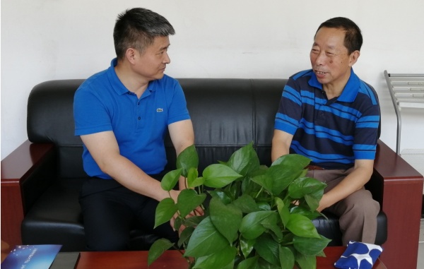 1568209245340085190.jpg 李林书记慰问光电学院王国裕老师.jpg